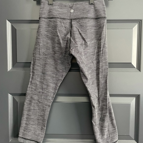 Lululemon Wunder Under Crop II 21” - Picture 2 of 4